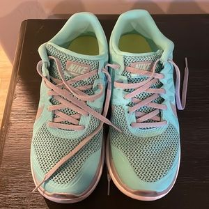Tiffany blue size 11 Nike Free athletic shoe
